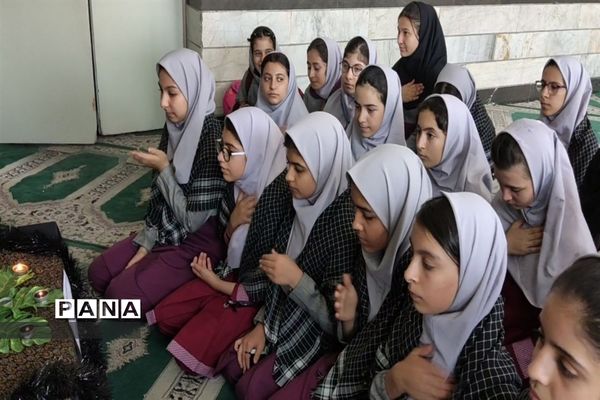 حضور دانش‌آموزان شهرستان‌قدس در مراسم سالگرد، عروج ملکوتی حضرت امام خمینی (ره)