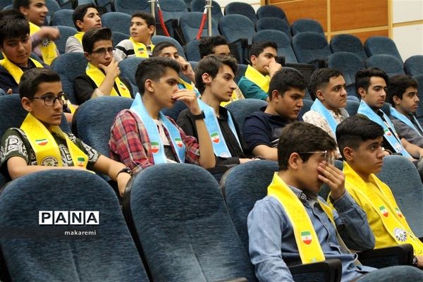اجتماع بزرگ دانش‌آموزان‌ دهه هشتادی به مناسبت ارتحال امام خمینی (ره)  در آموزش‌و پرورش اصفهان