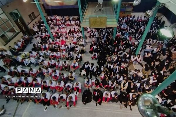 تجدید میثاق اعضای جوانان جمعیت هلال احمر قرچک با یادگار بنیانگذار کبیر انقلاب اسلامی ایران