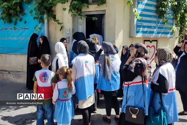 تجدید میثاق اعضای جوانان جمعیت هلال احمر قرچک با یادگار بنیانگذار کبیر انقلاب اسلامی ایران