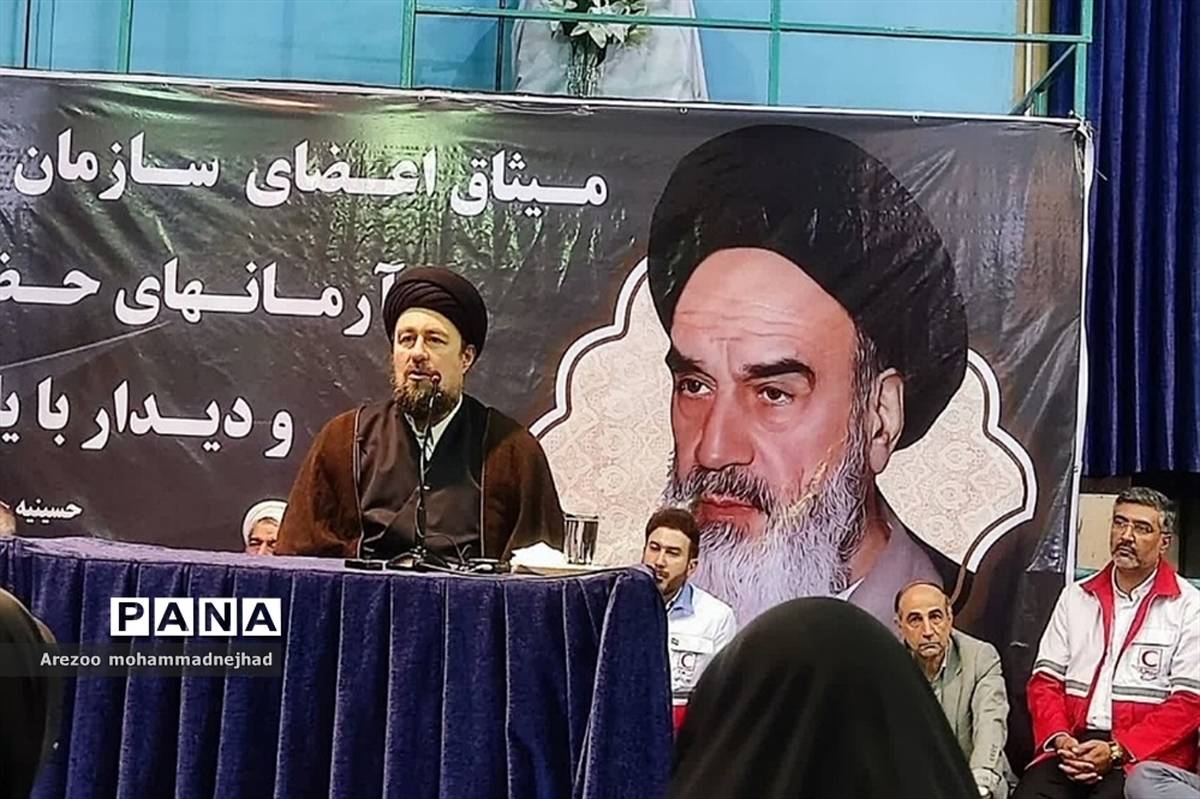 تجدید میثاق اعضای جوانان جمعیت هلال احمر قرچک با یادگار بنیانگذار کبیر انقلاب اسلامی ایران