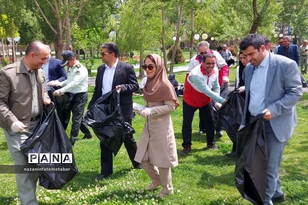 برگزاری پویش مردمی پاکسازی محیط‌زیست در پارک امیری فیروزکوهی شهرستان فیروزکوه