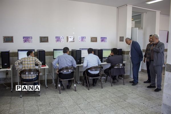 بازدید مدیر آموزش و پرورش محلات از حوزه تصحیح امتحانات نهایی