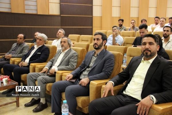 همایش آشنایی با صادرات پوشاک، کیف و کفش به کشورعراق در اسلامشهر