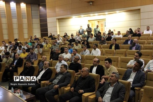 همایش آشنایی با صادرات پوشاک، کیف و کفش به کشورعراق در اسلامشهر