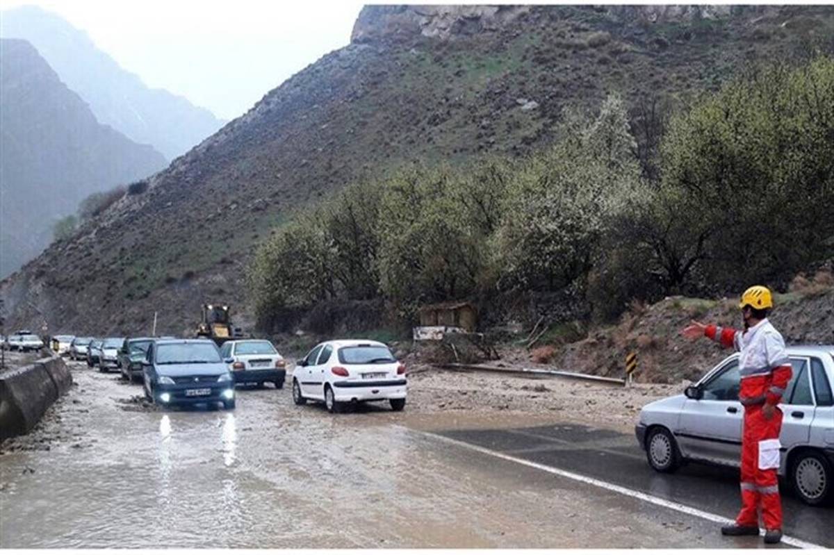 محور کرج- چالوس به علت سیلاب و ریزش کوه مسدود شد