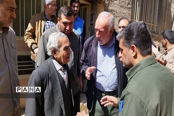 حضور میدانی استاندار تهران و نظارت بر عملکرد دستگاه‌های خدمت رسان به شهروندان سیل زده در فیروز کوه