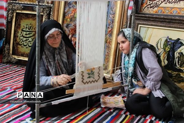 نمایشگاه صنایع‌ دستی در گلوگاه