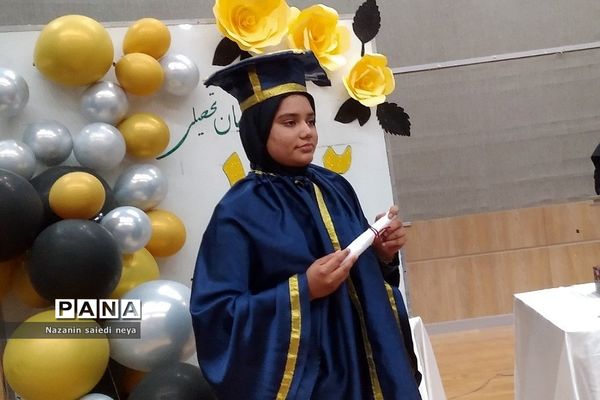 جشن فارغ‌التحصیلی دانش‌آموزان پایه نهم دبیرستان تربیت رودهن