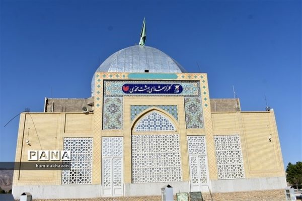 غبارروبی گلزار شهدای شهرستان بهاباد به‌مناسبت هفته جهاد کشاورزی