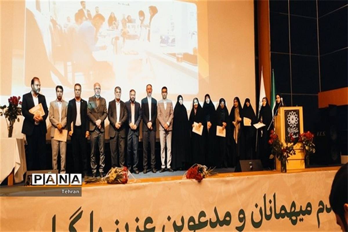 تجلیل از برگزیدگان منطقه‌ای جشنواره نوجوان خوارزمی در منطقه 17 شهر تهران