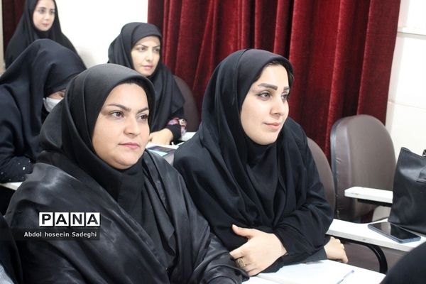 کارگاه توان افزایی آموزش دهندگان سوادآموزی استان بوشهر