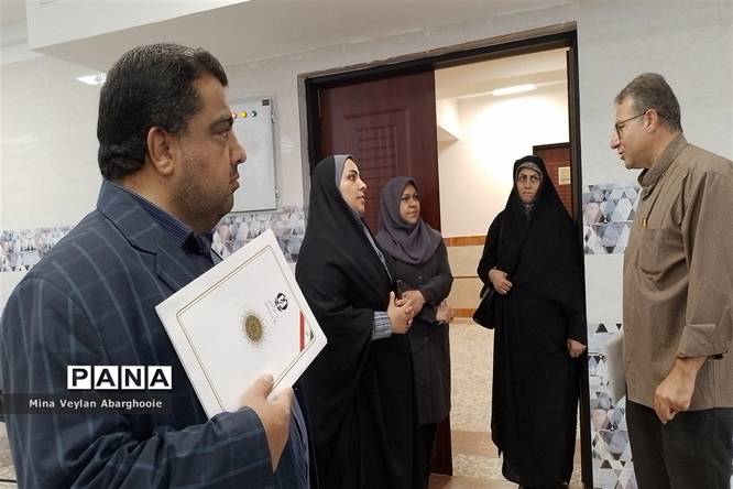 بازدید رئیس اداره پیشگیری در محیط کار ستاد مبارزه با موادمخدر از اولین اتاق نجات دانشآموزی کشور