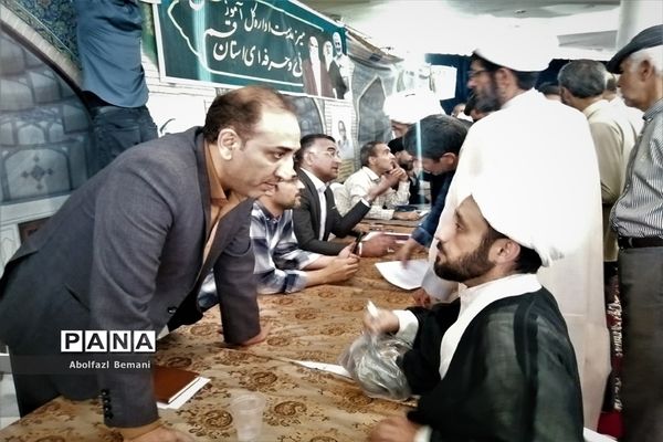 برپایی میز خدمت آموزش و پرورش قم در نماز جمعه