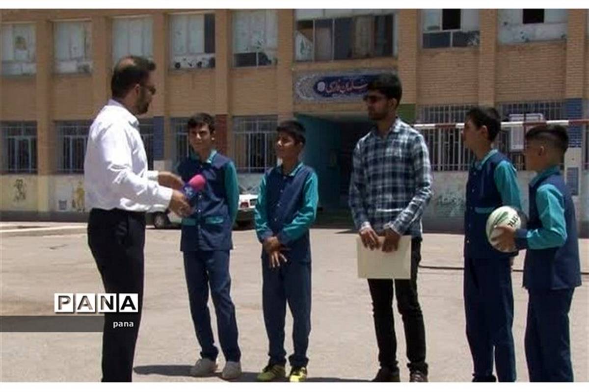 معلم شهرضایی با هدیه روز معلم رئیس‌جمهور به فرهنگیان، دل دانش‌آموزانش را شاد کرد