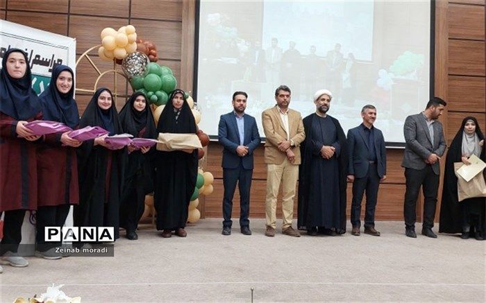 دانش‌آموزان دبیرستان آزاده رودهن در طرح مدرسه انقلاب منتخب شدند