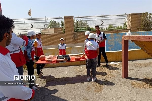 حضور اعضای کانون‌ دانش‌آموزی شهرستان قرچک در یازدهمین دوره المپیاد آماده دادرس