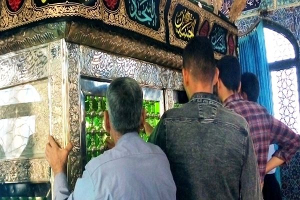 آستان مقدس امام زاده حمزه بن علی در شهرستان بن میزبان گردشگران