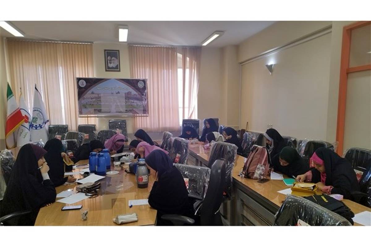 جلسه دوم آموزش خبرنگاری و عکاسی در سازمان دانش‌آموزی استان اصفهان برگزار شد/فیلم 