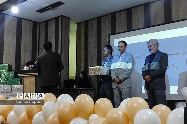 مراسم تجلیل از پیشگامان دانش و تربیت مدارس غیردولتی شهرستان قرچک