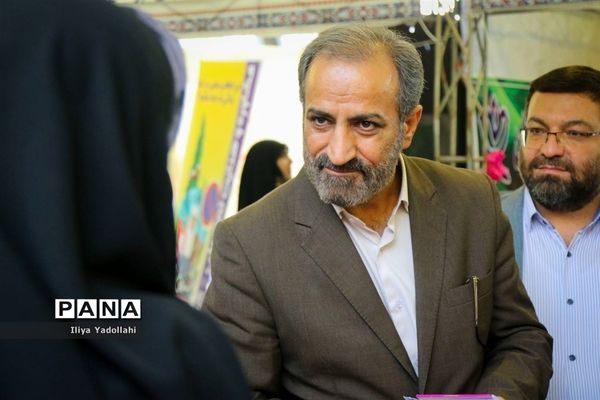 بازدید معاون پرورشی و فرهنگی شهر تهران از غرفه‌های دانش‌آموزی
