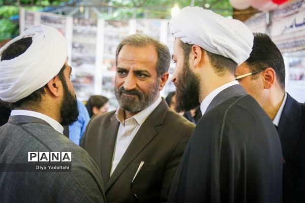 بازدید معاون پرورشی و فرهنگی شهر تهران از غرفه‌های دانش‌آموزی