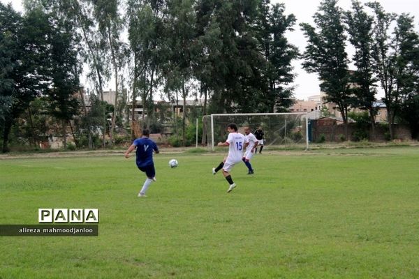 مسابقات فوتبال پیشکسوتان در گلوگاه