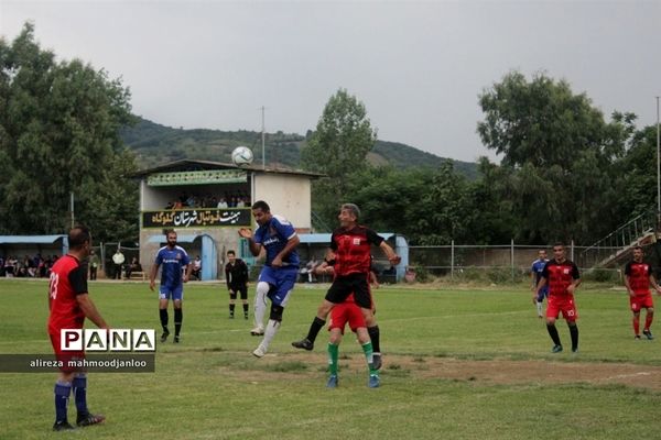 مسابقات فوتبال پیشکسوتان در گلوگاه