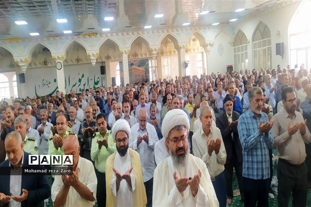 برپایی نماز عید قربان در امامزاده سید حمزه، کاشمر