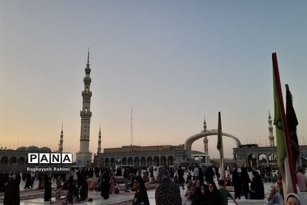 حال و هوای مسجد جمکران و کوه خضر نبی در روز عرفه