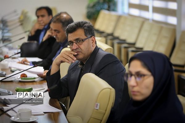 نشست کارگروه تخصصی بررسی قوانین و مقررات مرتبط با آموزش و پرورش و شهرداریها