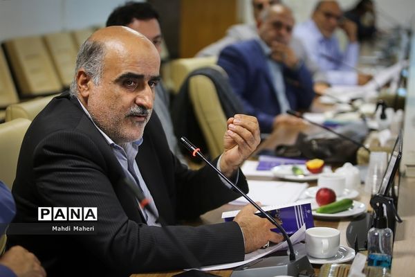 نشست کارگروه تخصصی بررسی قوانین و مقررات مرتبط با آموزش و پرورش و شهرداریها