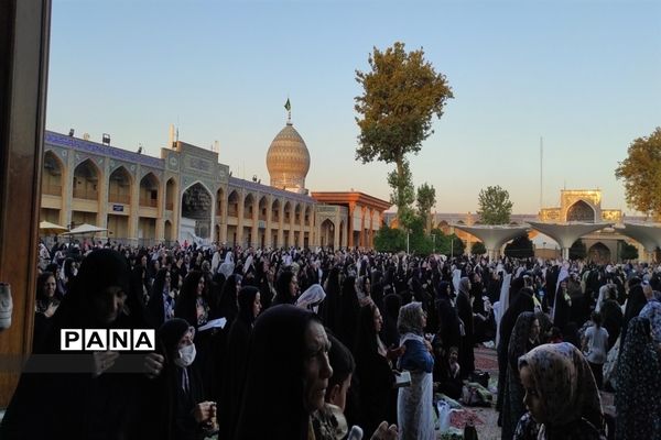 مراسم دعای پرفیض عرفه در حرم مطهر حضرت شاهچراغ (ع)