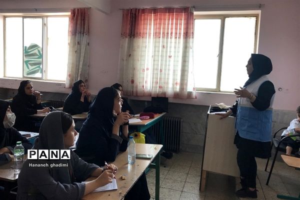 آموزش هلال‌احمر در ایام تابستان در مدارس شهرستان قرچک
