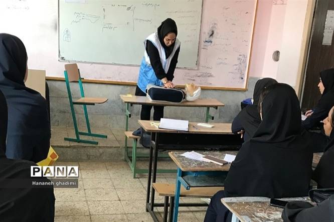 آموزش هلالاحمر در ایام تابستان در مدارس شهرستان قرچک