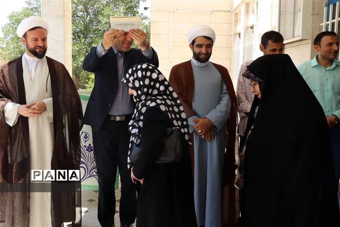 اولین کاروان اردوی زیارتی مشهد مقدس برای دانشآموزان و فرهنگیان آذربایجان شرقی
