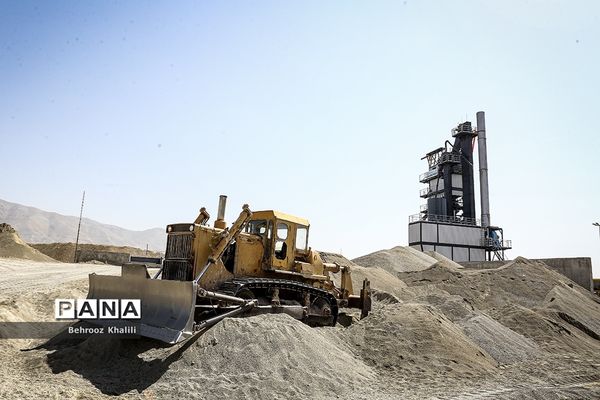 افتتاح کارخانه آسفالت‌ همزمان با شصتمین رویداد امید و افتخار