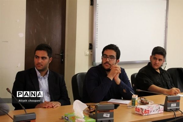 نشست دانش‌آموزان مجلس دانش‌آموزی با مسئولان سازمان دانش‌آموزی شهر تهران