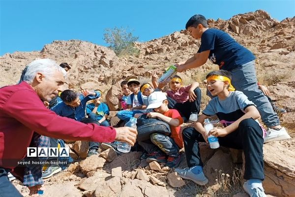 کوهپیمایی دانش‌آموزان اشکذری به یاد ۶۶ کودک شهید سانحه تروریستی هواپیمایی ایرباس سال ۱۳۶۷