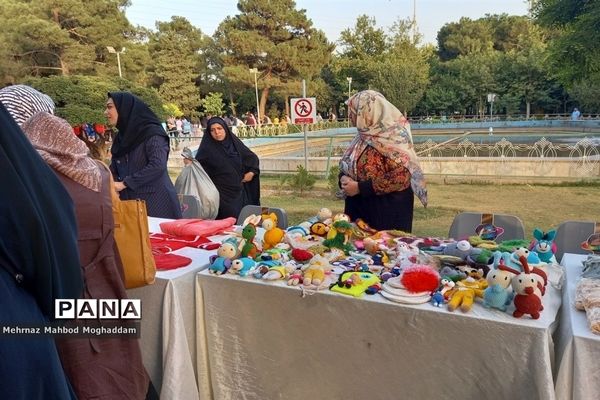 جشن بزرگ دورهمی یاد ایام سالمندان واقع در پارک پیروزی منطقه ۱۳ تهران