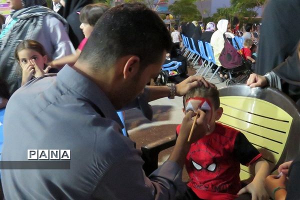 برگزاری جشن دهه ولایت در بوستان زیتون شهر قیامدشت