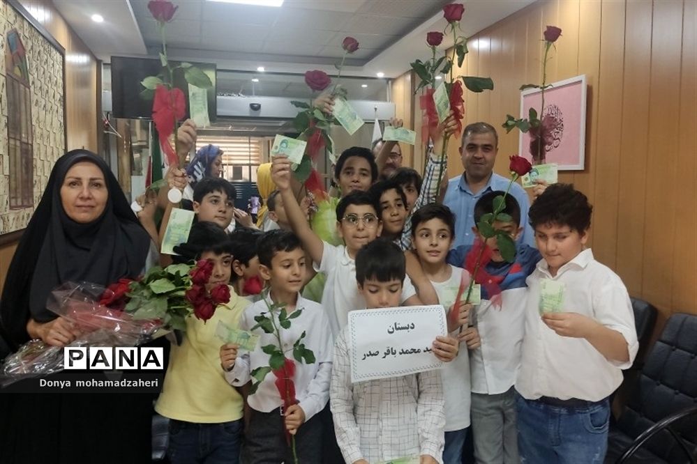 برگزاری جشن عید غدیر توسط دانش‌آموزان در اداره آموزش و پرورش منطقه۲