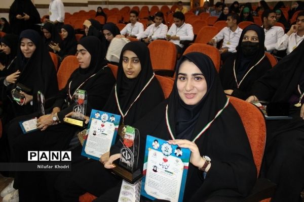 تجلیل از دانش‌آموزان منتخبین دومین دوره طرح دانش‌آموز تراز انقلاب اسلامی در بوشهر