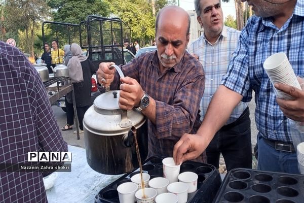 برگزاری میهمانی یک کیلومتری غدیر در شهرستان‌ قرچک