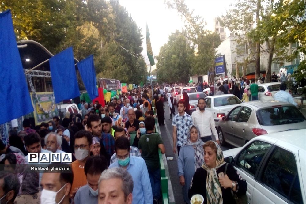 تصاویر هوایی از حضور گسترده مردم در مهمانی 10 کیلومتری عید غدیر/ فیلم