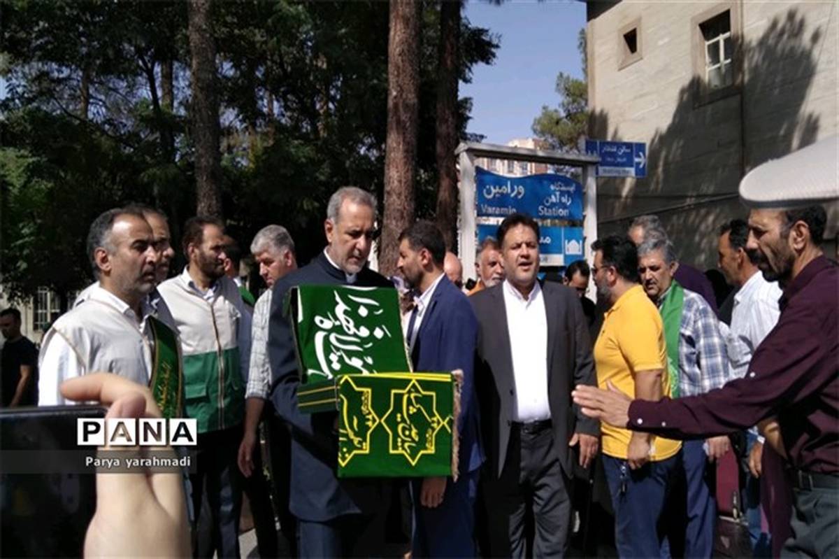 بدرقه دانش‌آموزان زیارت اولی به اردوی مشهد در شهرستان ورامین /فیلم