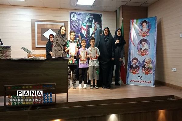 مراسم تجلیل دانش‌آموزان برتر آزمون استانی چرتکه آموزشگاه پویا ابتکار برتردر اسلامشهر