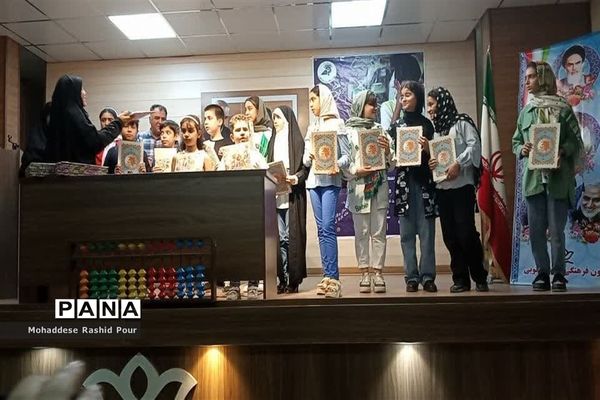 مراسم تجلیل دانش‌آموزان برتر آزمون استانی چرتکه آموزشگاه پویا ابتکار برتردر اسلامشهر