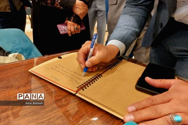 جشن کتابانه در کافه گالری برج آزادی