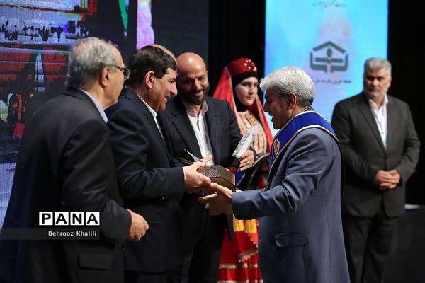 همایش ملی تکریم خیرین مدرسه‌ساز